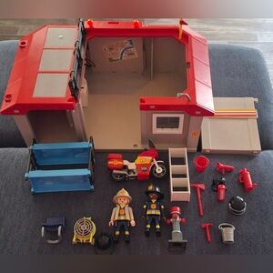 Playmobil Take along Fire Station 5663 Incomplete w/Figures & Accessories.